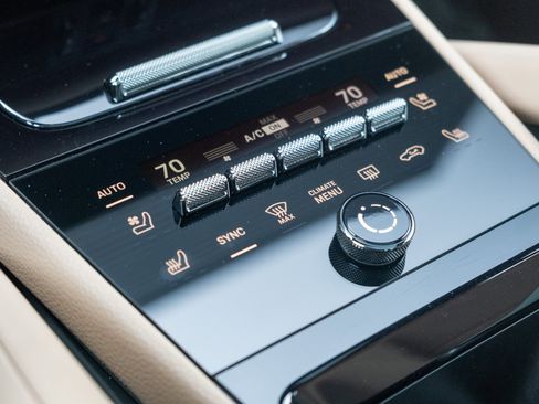 Certified 2025 Porsche Cayenne image 24