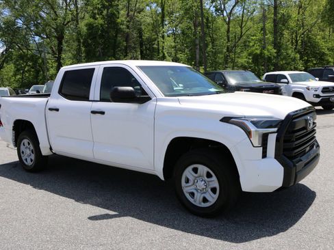 Used 2025 Toyota Tundra SR w/ SR Tow Package AWD/4WD image 9