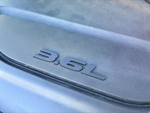 Used 2019 Chrysler Pacifica Touring-L image 34