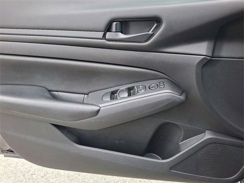 Used 2024 Nissan Altima 2.5 S image 12