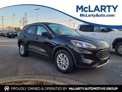 Used 2021 Ford Escape SE w/ Cold Weather Package image 1