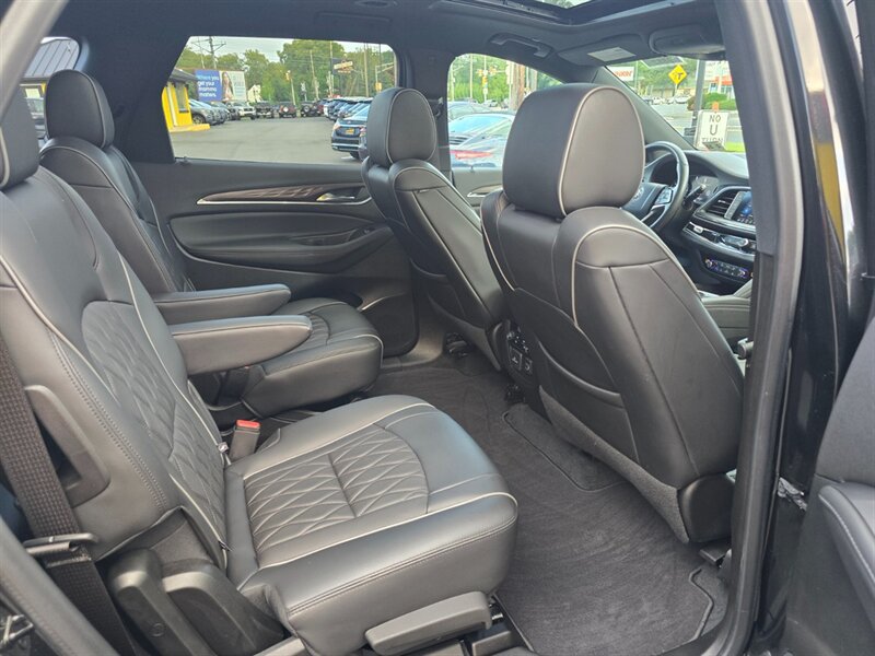 Used 2022 Buick Enclave Avenir w/ Avenir Technology Package AWD/4WD image 18