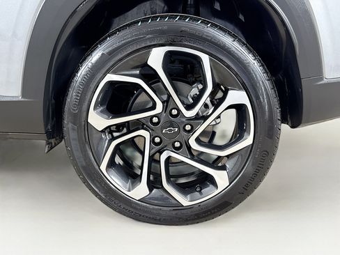 Used 2024 Chevrolet Trax RS w/ Sunroof Package FWD image 34
