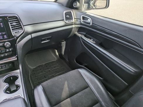 Used 2020 Jeep Grand Cherokee Laredo w/ Quick Order Package 2BN North AWD/4WD image 17