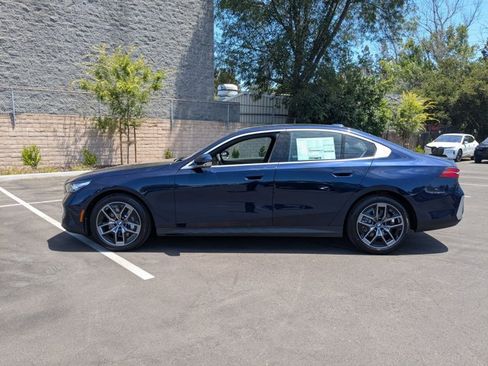 Used 2026 BMW 530i w/ Premium Package RWD image 5