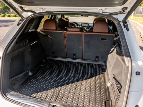 Used 2018 Audi Q5 Prestige w/ Prestige Package image 9