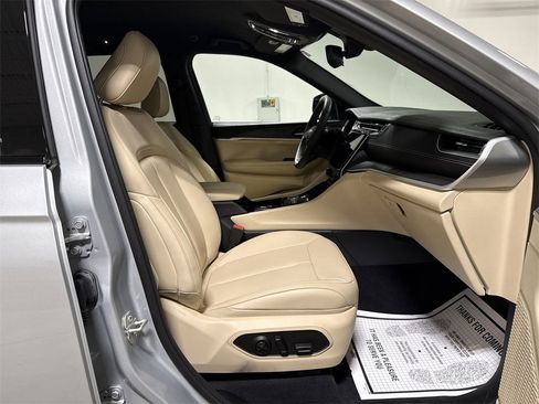 Used 2023 Jeep Grand Cherokee Limited image 22