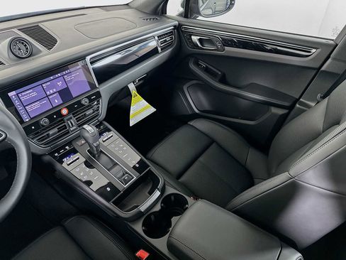 New 2026 Porsche Macan image 25