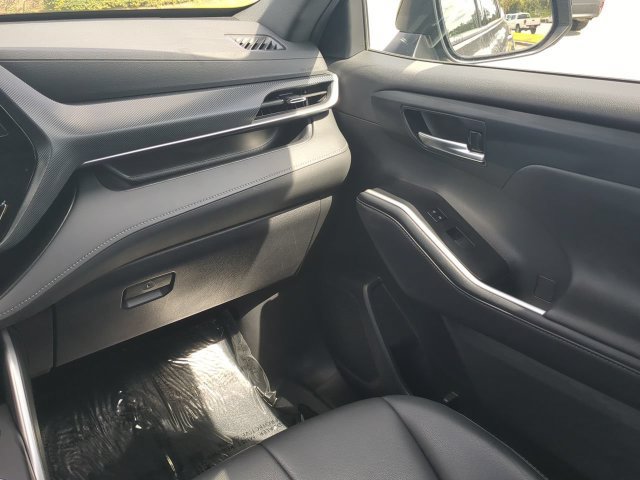Used 2023 Toyota Highlander XSE FWD image 16