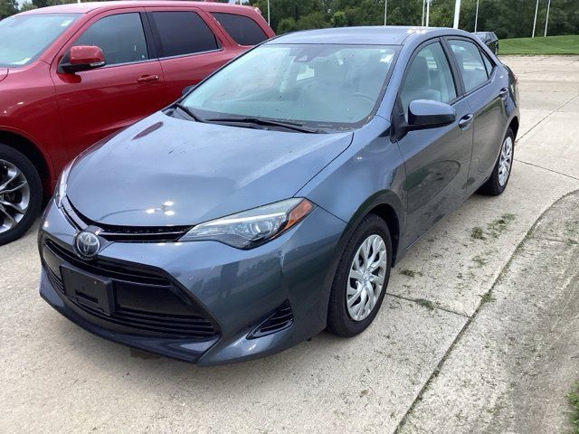 Used 2018 Toyota Corolla LE FWD image 2