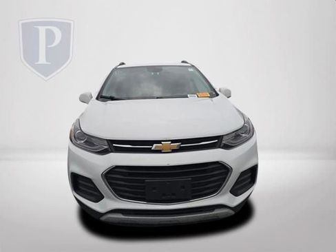 Used 2018 Chevrolet Trax LT w/ LT Convenience Package FWD image 12