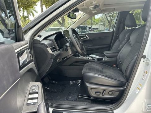 Used 2024 Mitsubishi Outlander SE image 22