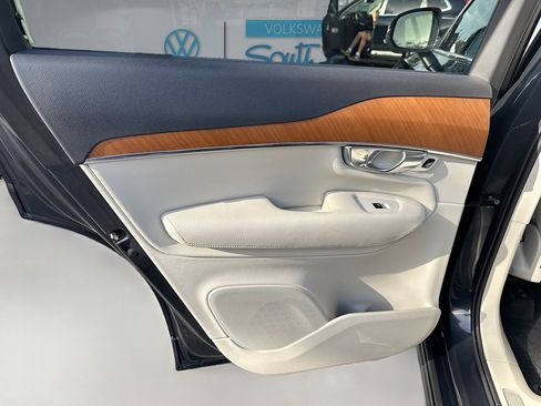 Used 2021 Volvo XC90 T6 Momentum w/ Advanced Package image 26