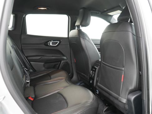 Used 2025 Jeep Compass Trailhawk AWD/4WD image 13