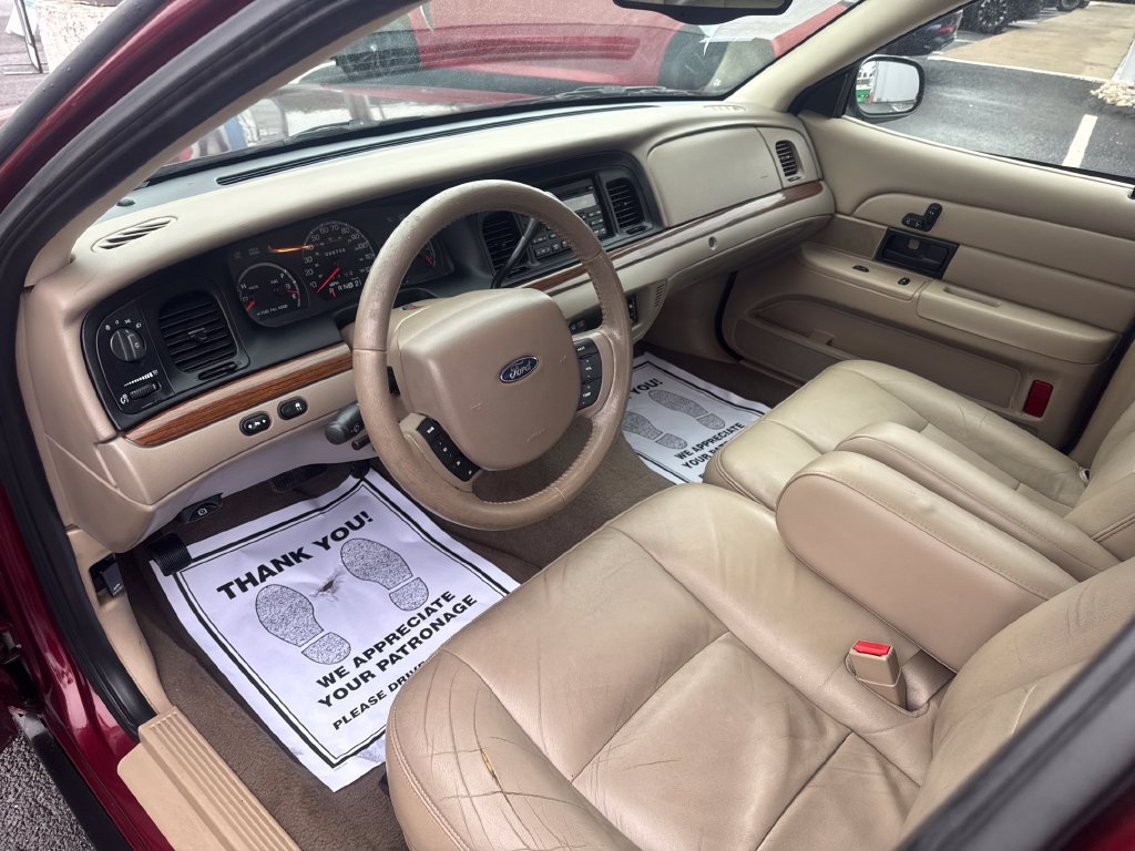 Used 2005 Ford Crown Victoria LX RWD image 32