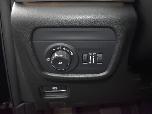 New 2025 Jeep Grand Cherokee Limited w/ Black Appearance Package AWD/4WD image 15