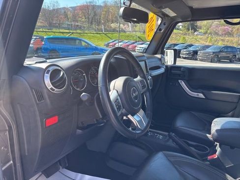 Used 2016 Jeep Wrangler Unlimited Rubicon image 8