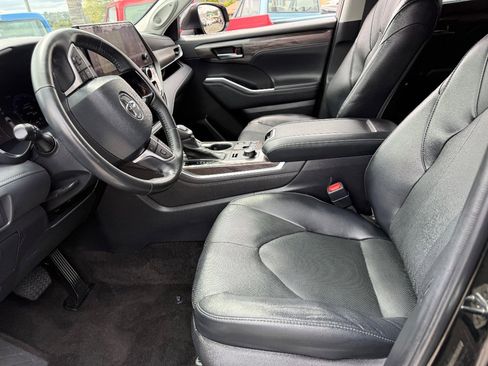 Used 2023 Toyota Highlander Limited AWD/4WD image 15