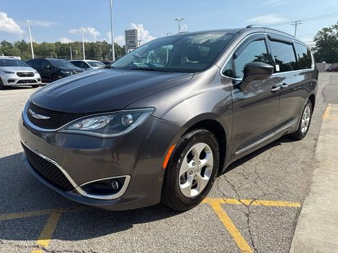 Used 2017 Chrysler Pacifica Touring-L Plus FWD image 14