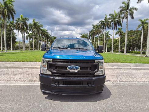Used 2022 Ford F250 XL w/ Power Equipment Group AWD/4WD image 2