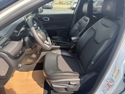 Used 2023 Jeep Compass Altitude image 12