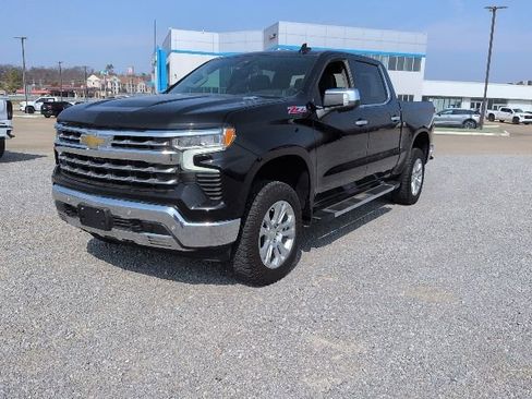 Used 2022 Chevrolet Silverado 1500 LTZ image 2