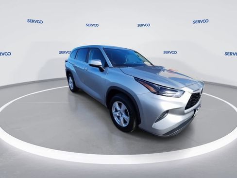 Used 2023 Toyota Highlander L image 3