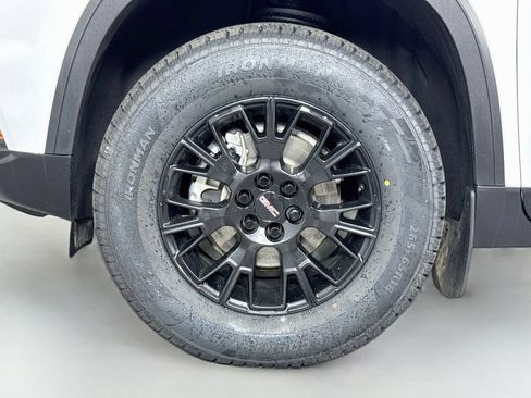 Used 2025 GMC Acadia AT4 w/ Luxury Package AWD/4WD image 9