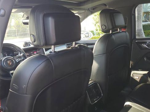 Used 2020 Porsche Macan S image 32