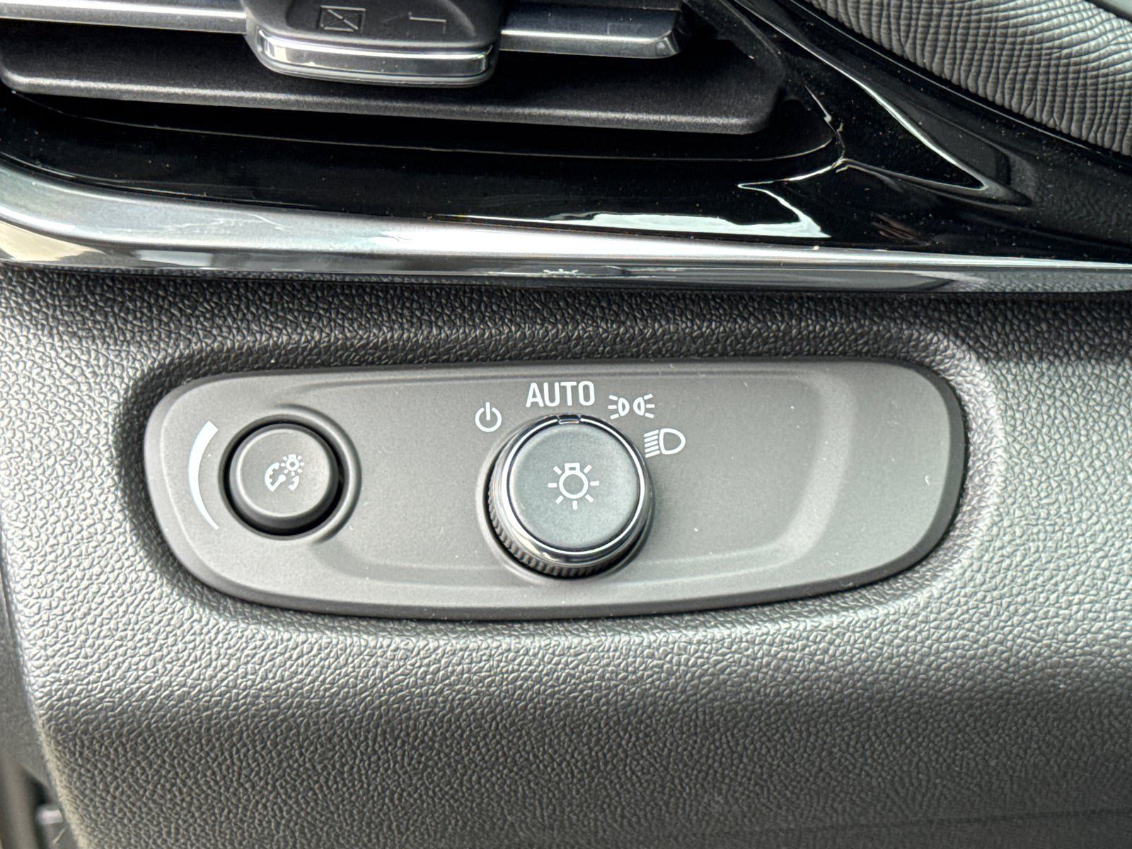 Used 2026 Buick Envista Sport Touring w/ Convenience I Package FWD image 29