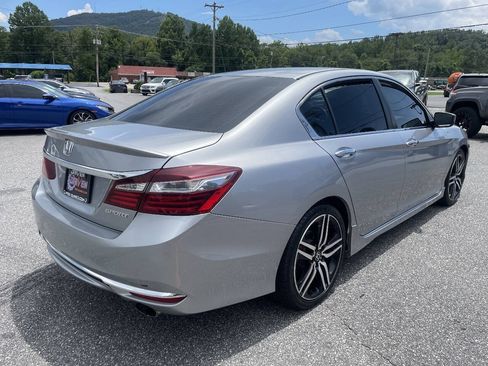Used 2017 Honda Accord Sport image 9