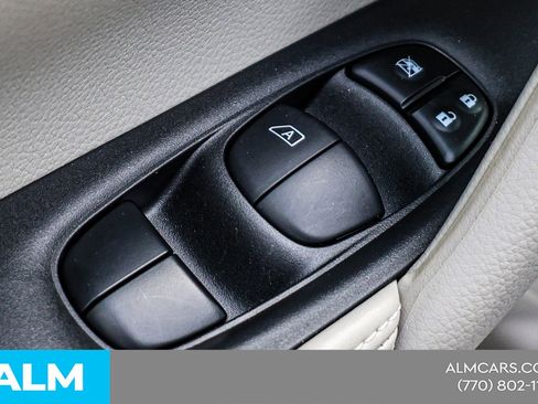 Used 2018 Nissan Rogue Sport SL FWD image 39