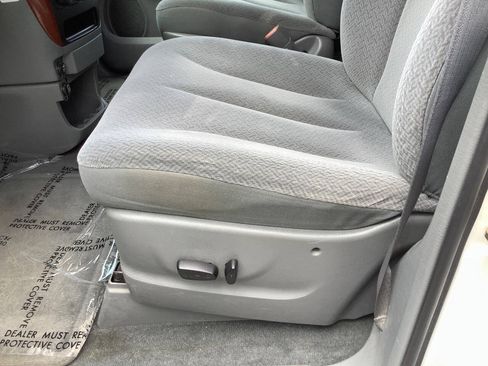 Used 2006 Chrysler Town & Country LX w/ Popular Equipment Group II FWD image 27