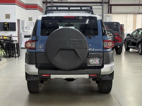 Used 2012 Toyota FJ Cruiser 4WD w/ Upgrade Pkg image 3