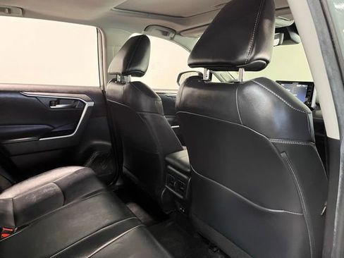 Used 2021 Toyota RAV4 XLE Premium image 14