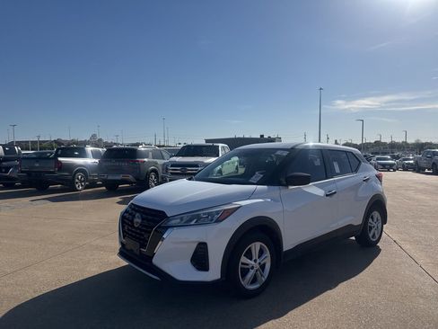 Certified 2024 Nissan Kicks S image 6