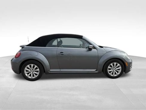 Used 2017 Volkswagen Beetle 1.8T S FWD image 2