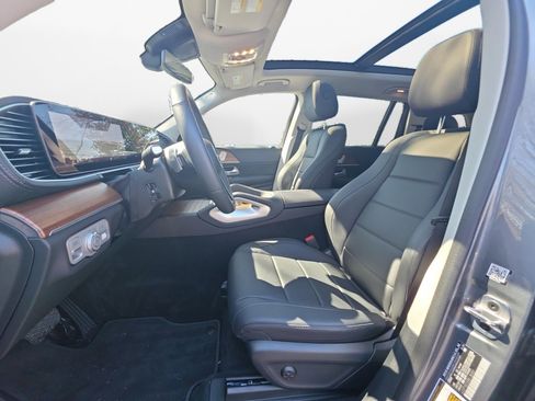 Used 2024 Mercedes-Benz GLS 450 4MATIC image 11