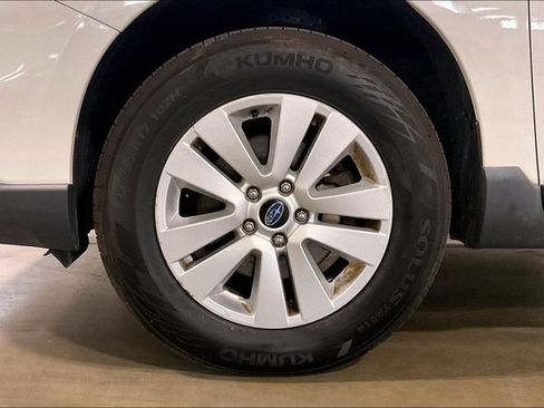 Used 2017 Subaru Outback 2.5i Premium AWD/4WD image 9