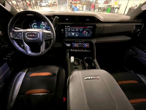 Used 2025 GMC Sierra 2500 AT4 w/ AT4 Premium Plus Package AWD/4WD image 30