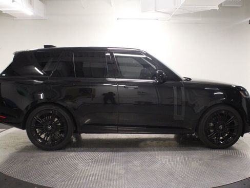 Certified 2025 Land Rover Range Rover SE AWD/4WD image 13
