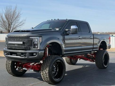 Used 2017 Ford F250 Platinum w/ Platinum Ultimate Package image 6