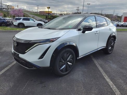 New 2025 Nissan Ariya AWD image 8