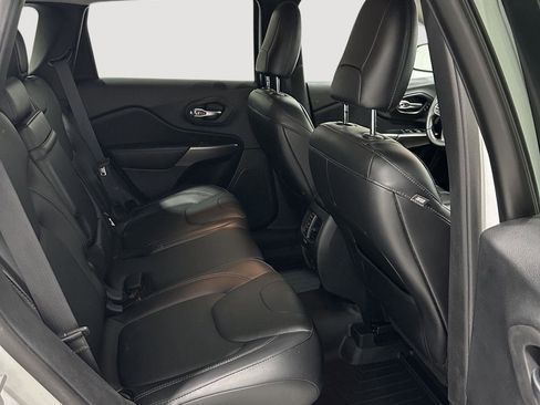 Used 2019 Jeep Cherokee Limited w/ Luxury Group AWD/4WD image 24