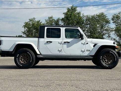Used 2020 Jeep Gladiator Overland AWD/4WD image 8