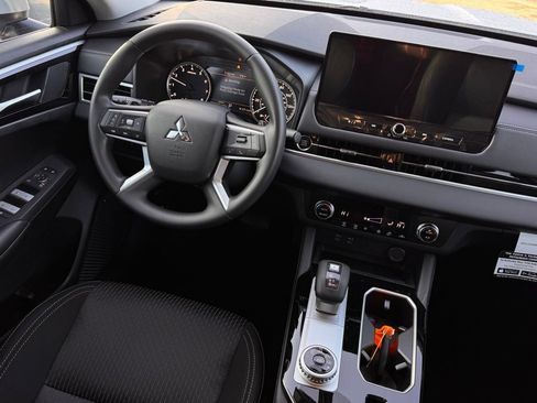 New 2026 Mitsubishi Outlander ES image 23