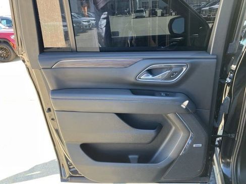 Used 2023 Chevrolet Suburban Z71 AWD/4WD image 23