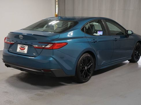 Used 2025 Toyota Camry SE FWD image 8