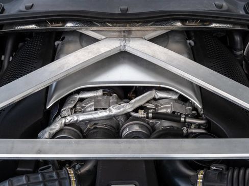 Used 2019 Aston Martin V8 Vantage Coupe RWD image 44