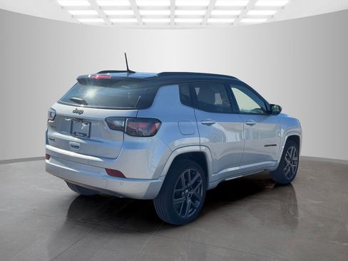 Used 2024 Jeep Compass Limited w/ High Altitude Package image 3